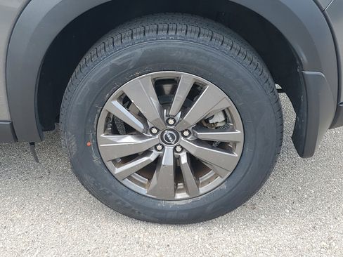 Used 2024 Nissan Pathfinder S image 11