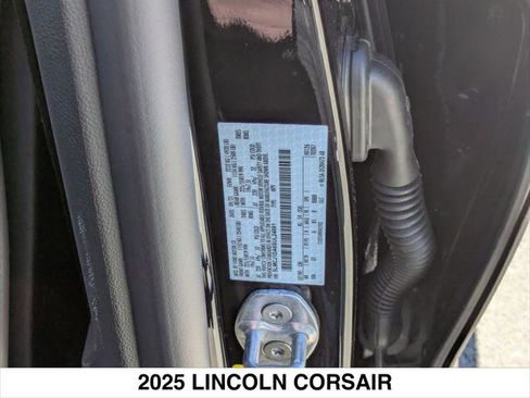 New 2025 Lincoln Corsair AWD w/ Equipment Group 101A image 15