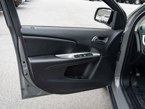 Used 2019 Dodge Journey SE w/ Safe & Sound Group FWD image 16