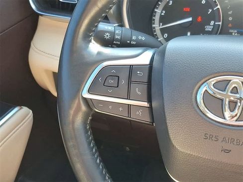 Used 2021 Toyota Highlander Limited image 23