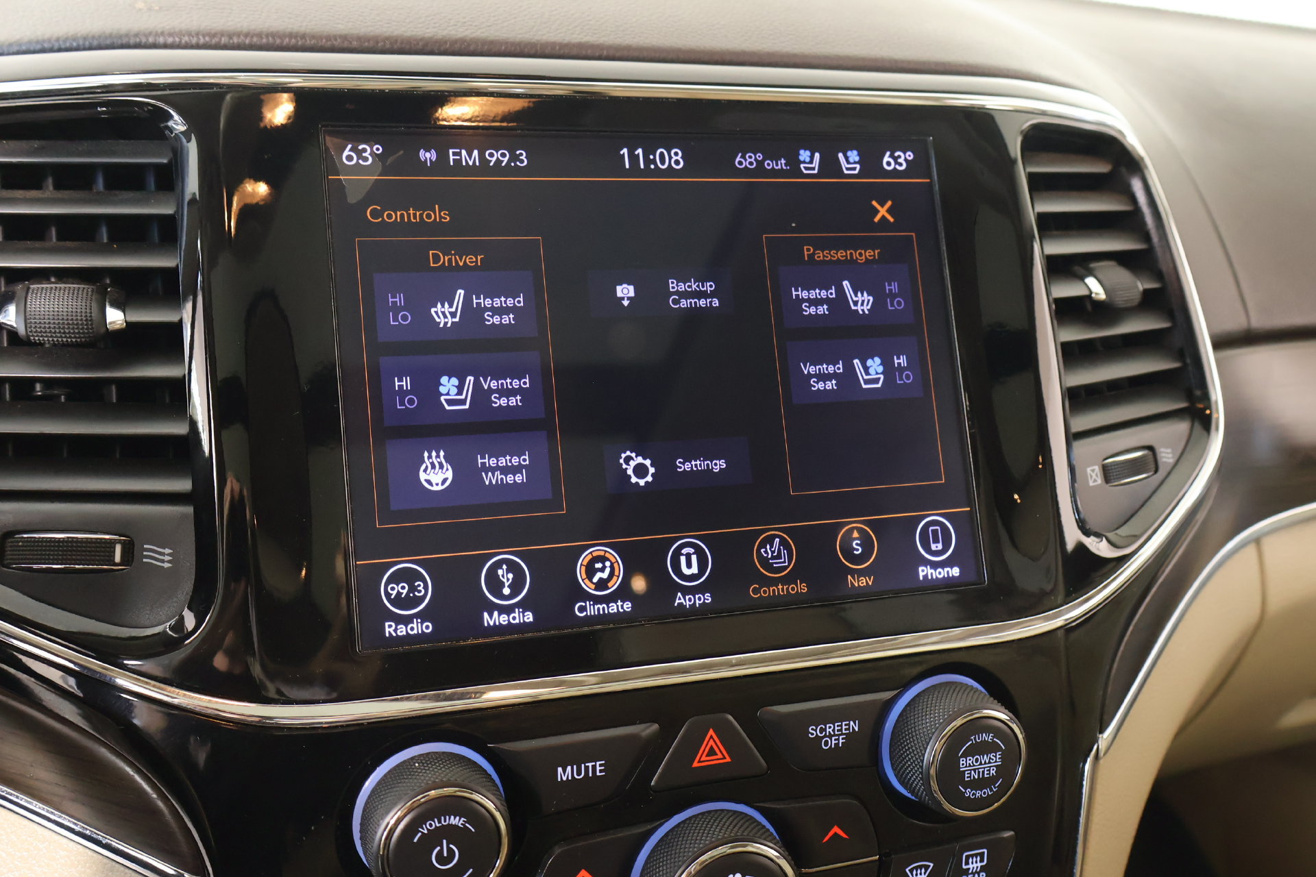 Used 2019 Jeep Grand Cherokee Overland AWD/4WD image 8