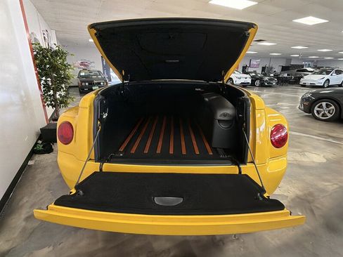 Used 2004 Chevrolet SSR w/ Preferred Equipment Group image 17