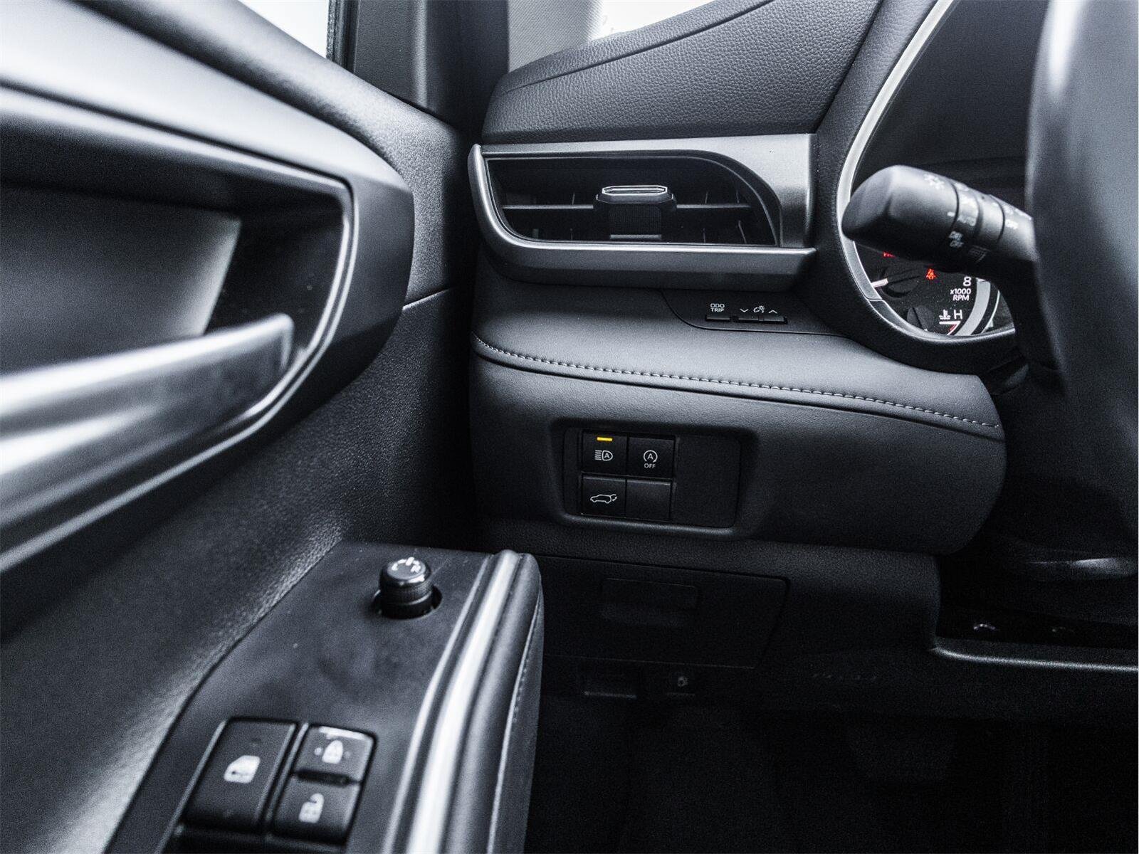 Used 2023 Toyota Highlander XLE FWD image 21