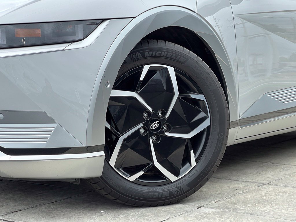 Certified 2024 Hyundai Ioniq 5 Limited RWD image 2