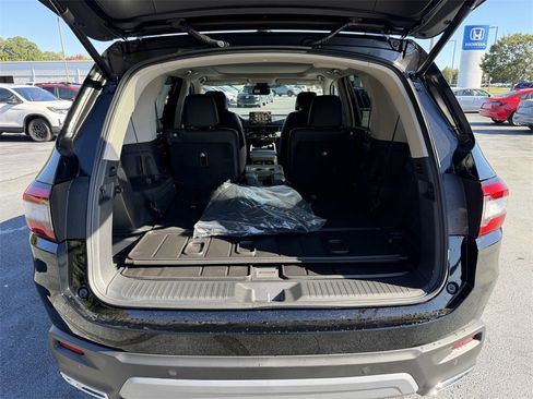 New 2025 Honda Pilot Touring image 9