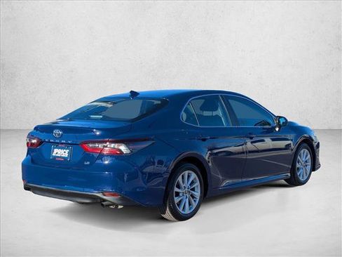 Used 2023 Toyota Camry LE image 5