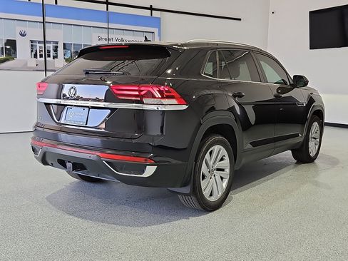 Certified 2023 Volkswagen Atlas Cross Sport SE w/ Panoramic Sunroof Package FWD image 3