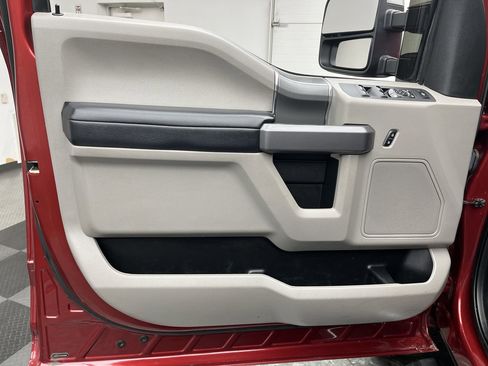 Certified 2018 Ford F250 XLT w/ XLT Premium Package image 9