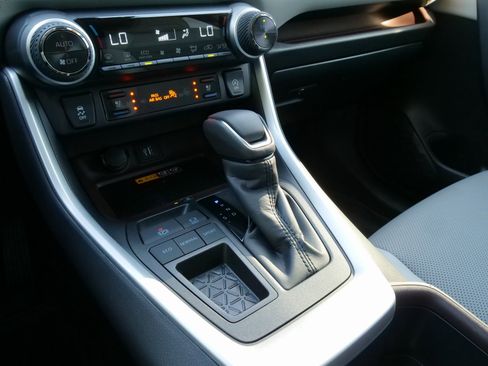 Used 2025 Toyota RAV4 Limited image 25