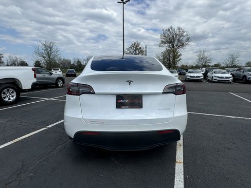 Used 2020 Tesla Model Y Long Range image 9