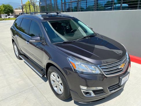 Used 2014 Chevrolet Traverse LT w/ LPO, 'HIT The Road' Package FWD image 25