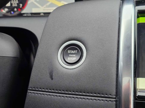 Used 2020 Land Rover Discovery Sport SE image 29