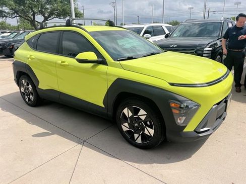 Used 2024 Hyundai Kona SEL w/ Convenience Package image 2