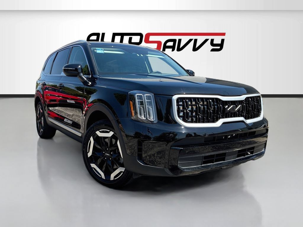 Used 2024 Kia Telluride EX w/ EX Captain's Chair Package AWD/4WD image 1
