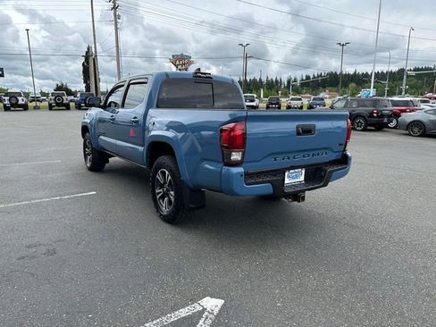 Used 2019 Toyota Tacoma TRD Sport w/ Technology Package AWD/4WD image 4