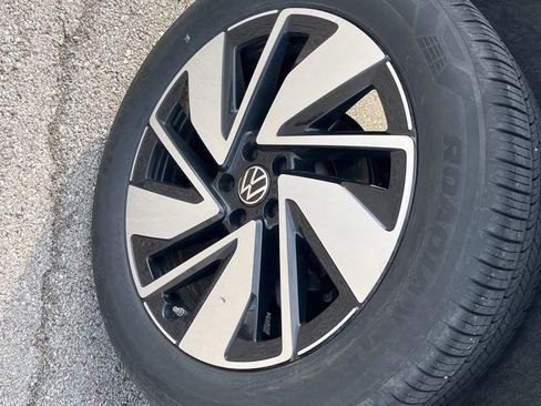 Used 2025 Volkswagen Atlas SE FWD image 16