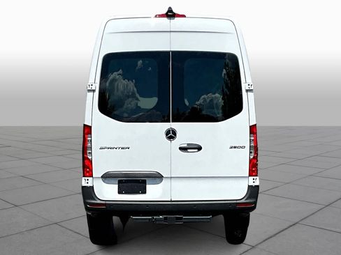 Used 2024 Mercedes-Benz Sprinter 2500 image 4