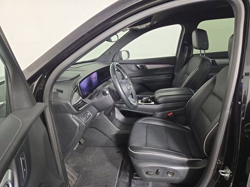 Used 2025 Buick Enclave Preferred AWD/4WD image 12
