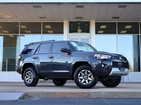 Used 2024 Toyota 4Runner TRD Off-Road image 2