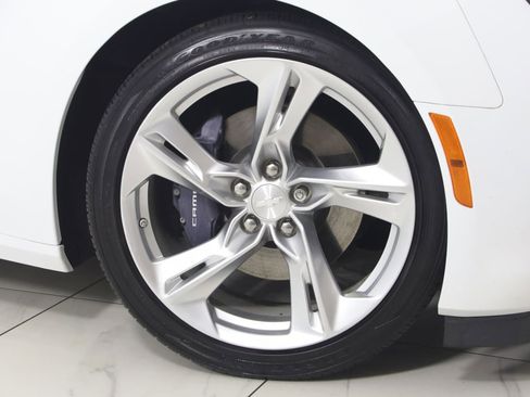 Used 2021 Chevrolet Camaro LT RWD image 13