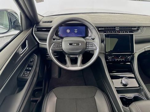 New 2025 Jeep Grand Cherokee Altitude image 24