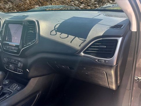 Used 2021 Jeep Cherokee Limited image 13