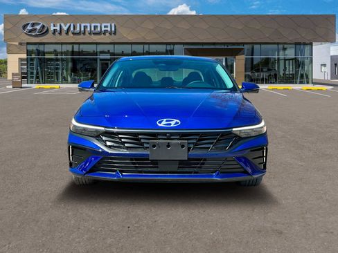 Certified 2025 Hyundai Elantra Limited FWD image 12