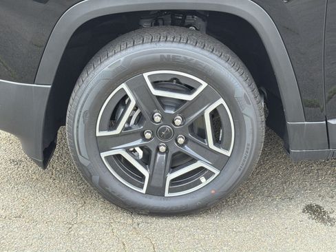 New 2026 Jeep Cherokee Laredo AWD/4WD image 12