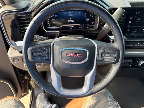 Used 2025 GMC Sierra 1500 SLT RWD image 21