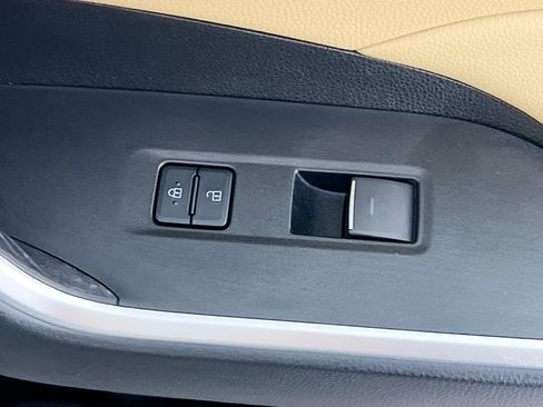 Used 2023 Toyota RAV4 XLE Premium image 32