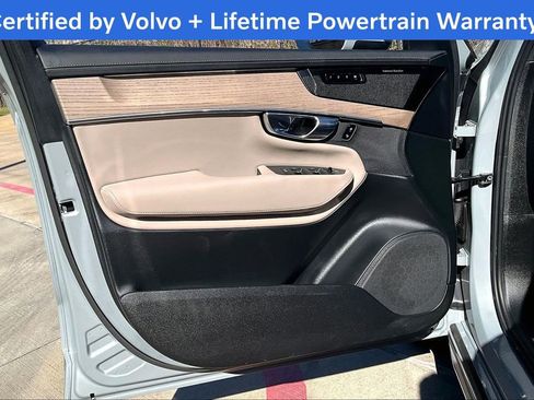 Used 2025 Volvo XC90 B6 Plus image 24