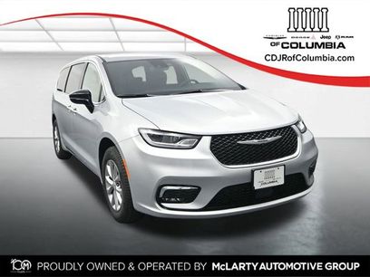 New 2026 Chrysler Pacifica Select