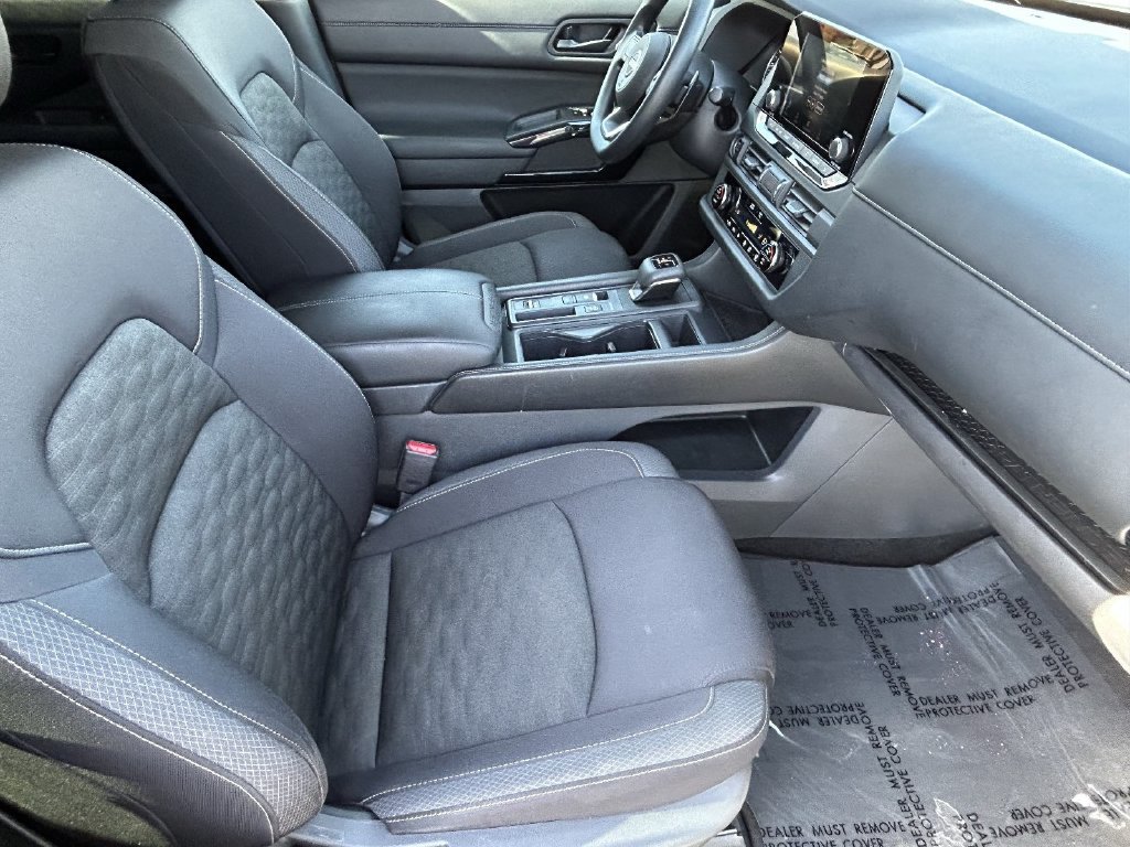 Used 2024 Nissan Pathfinder S FWD image 9