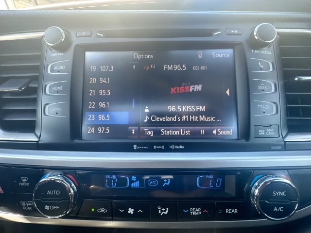 Used 2019 Toyota Highlander XLE AWD/4WD image 19
