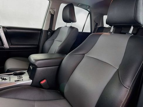 Used 2022 Toyota 4Runner SR5 Premium w/ Moonroof Package RWD image 35