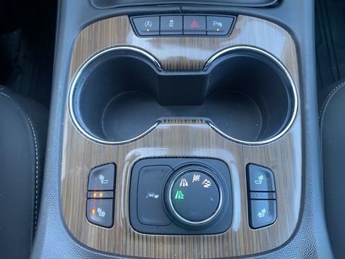 Used 2023 GMC Acadia SLE w/ Driver Convenience Package image 26