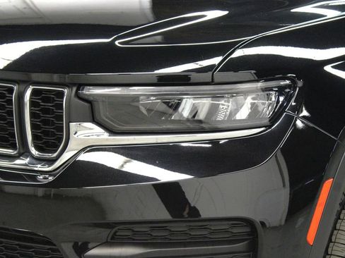 New 2025 Jeep Grand Cherokee Laredo w/ Luxury Tech Group I image 34