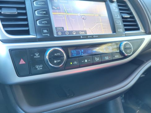 Used 2018 Toyota Highlander Limited image 27