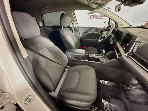 Used 2023 Kia Sportage LX AWD/4WD image 31