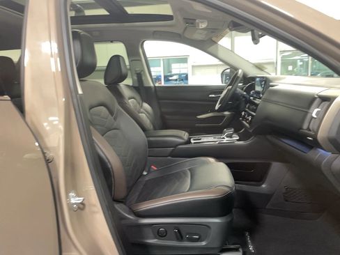 Used 2024 Nissan Pathfinder Platinum w/ Cargo Package image 29