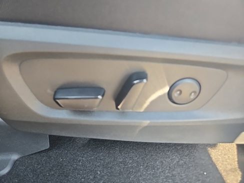 New 2025 Nissan Pathfinder SV image 9