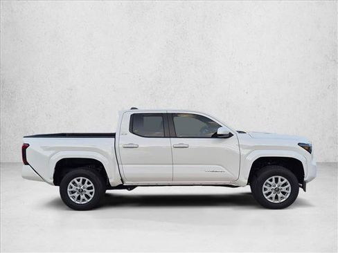 Used 2025 Toyota Tacoma SR5 AWD/4WD image 4