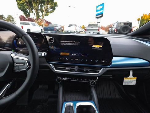 New 2026 Chevrolet Equinox EV LT FWD image 17