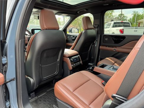 Used 2025 Lincoln Aviator Reserve image 13