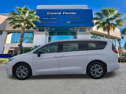 Used 2024 Chrysler Pacifica Limited image 8