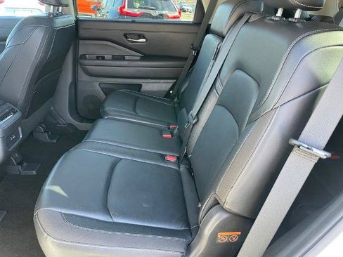 Certified 2023 Nissan Pathfinder SL w/ SL Premium Package AWD/4WD image 8