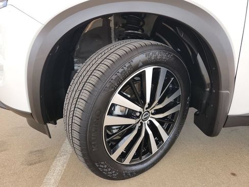 Certified 2025 Nissan Pathfinder Platinum w/ Cargo Package FWD image 35