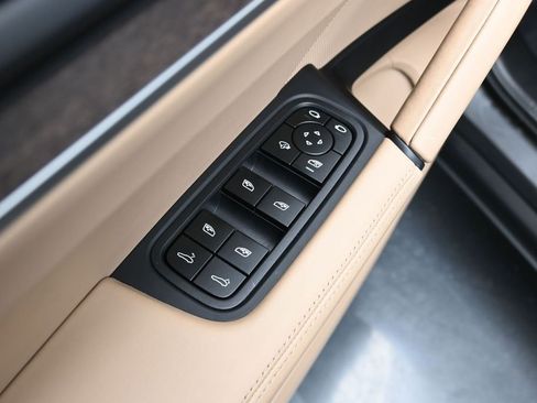 Certified 2024 Porsche Cayenne S AWD/4WD image 9