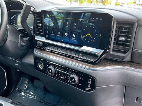 Used 2023 Chevrolet Silverado 1500 LT AWD/4WD image 33