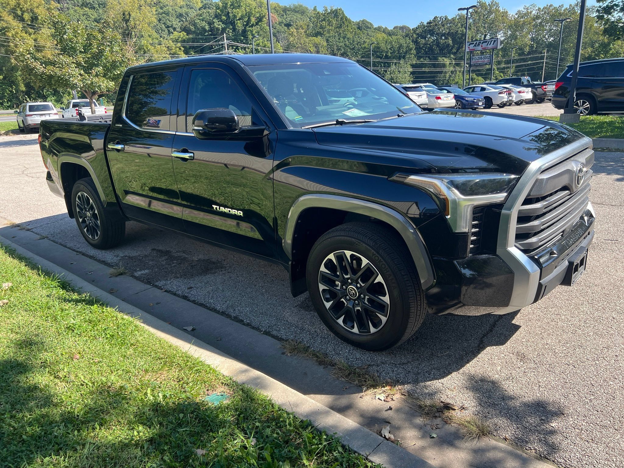 Used 2024 Toyota Tundra Limited w/ Power Package AWD/4WD image 3